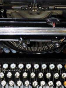 typewriter-377042_640
